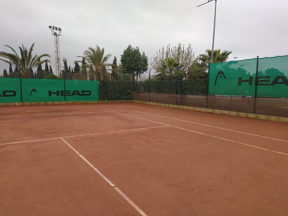 pista de tenis de tierra batida en CH2 Racket